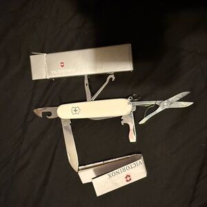 Swiss army victorinox 10 plus multifunctional utility knife white nib